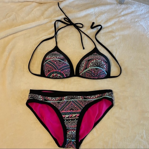 NO BOUNDARIES / 2pc Multi Colored Bikini Size Top L(11/13) bottom M(7-9) - Picture 1 of 9